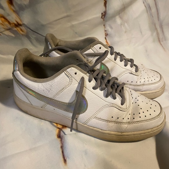 Nike Shoes - Nike shoes size 9.5